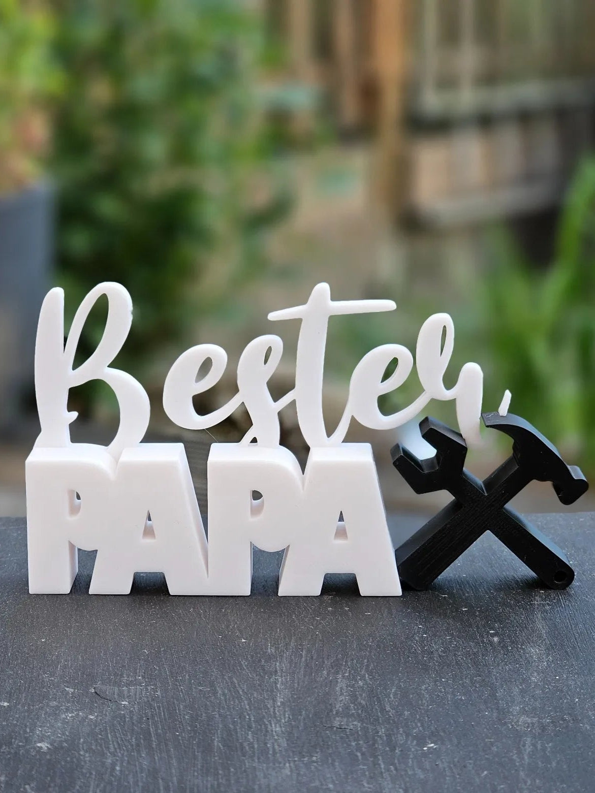 Bester Papa – 3D-Dekoschriftzug mit integriertem Hammer. Perfekt als Geschenk zum Vatertag oder als starke Tischdeko für echte Helden.