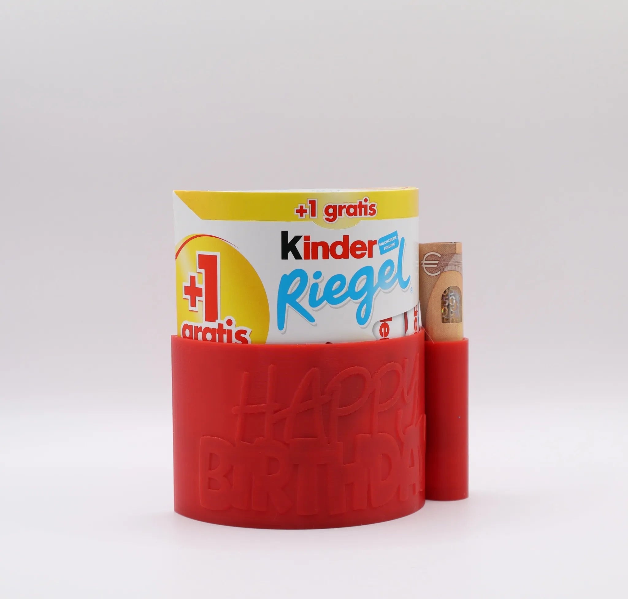 ChocoBoom Birthday Edition in Rot mit Kinder Riegel und Geldschein als kreatives Geburtstagsgeschenk