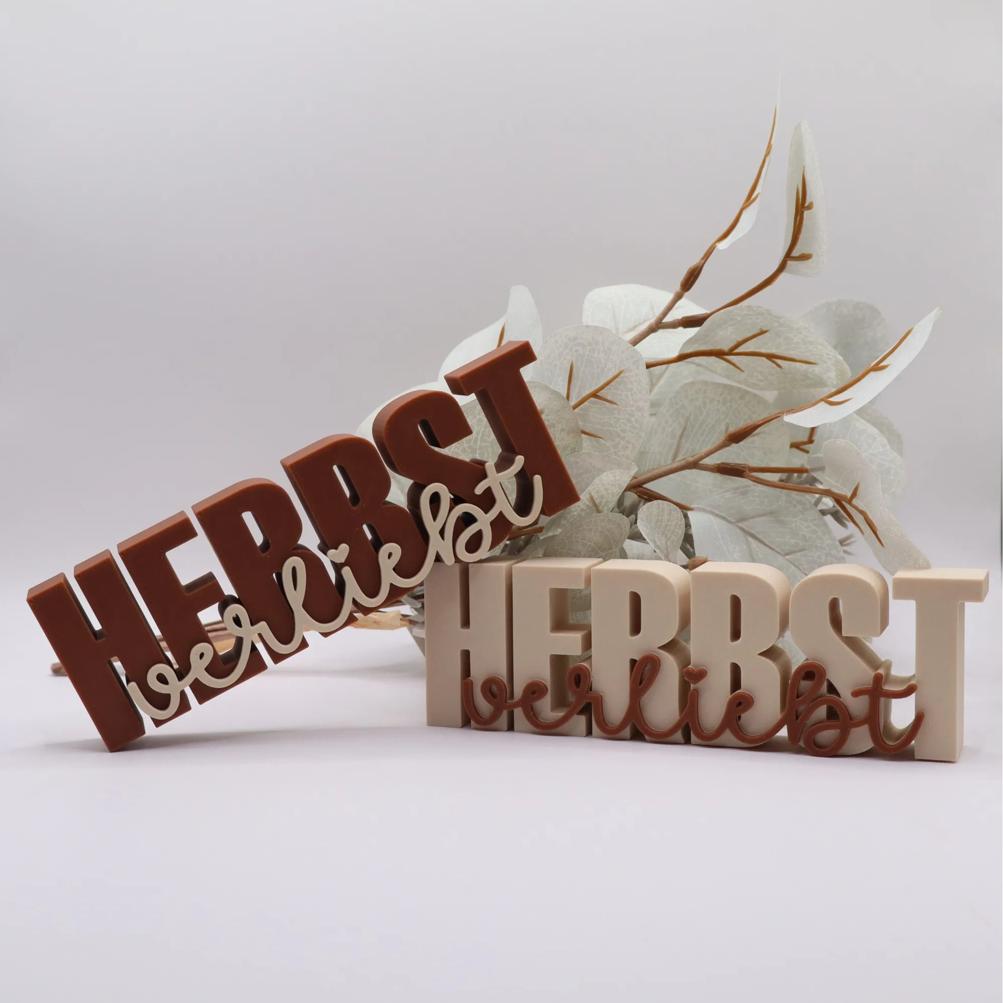 HERBSTverliebt Aufsteller – beide Farbvarianten Braun-Beige und Beige-Braun als Beispiel, Wunschfarbe möglich