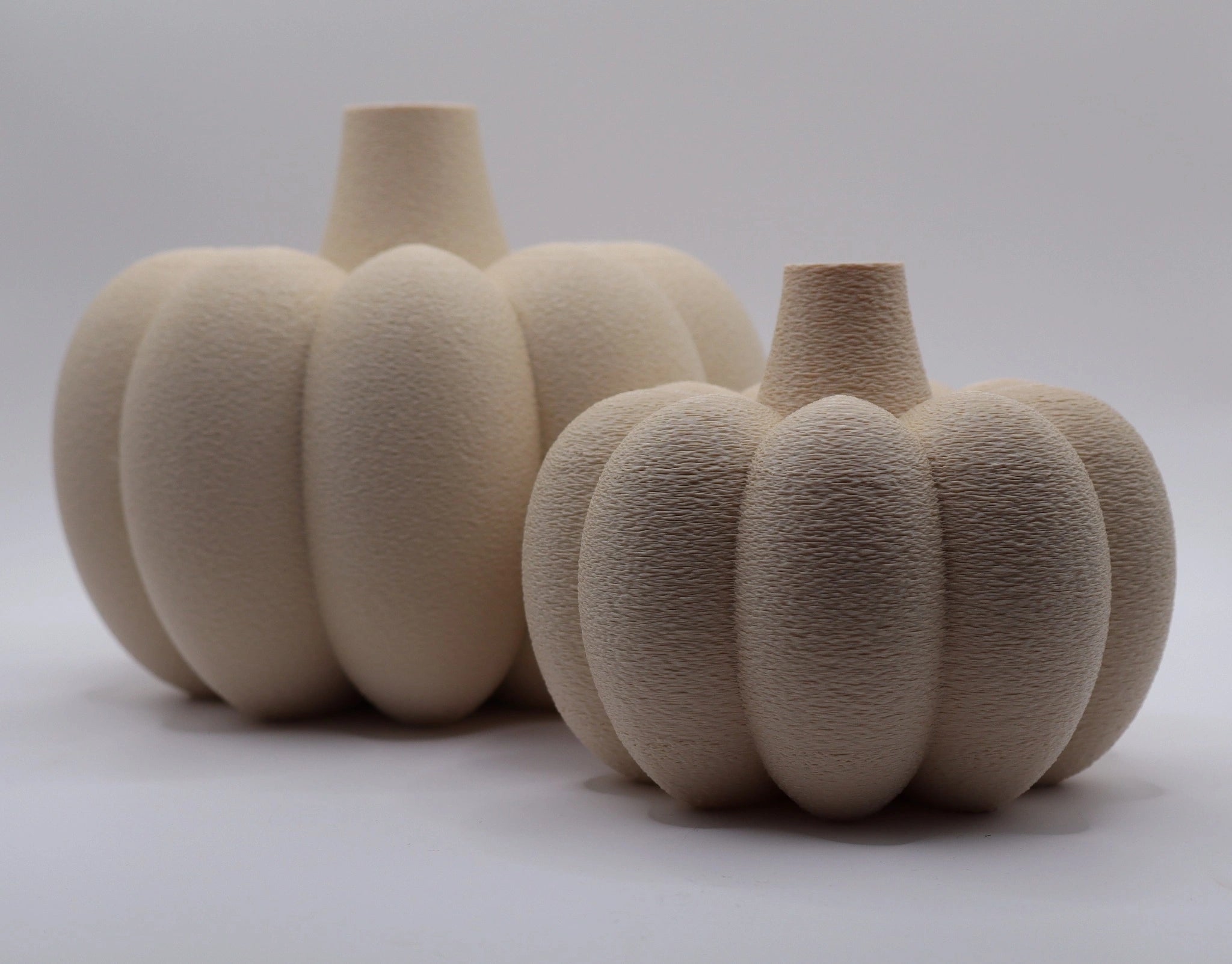 Minimalistische Kuerbis-Vase in Beige, elegante Deko für Herbst und Winter