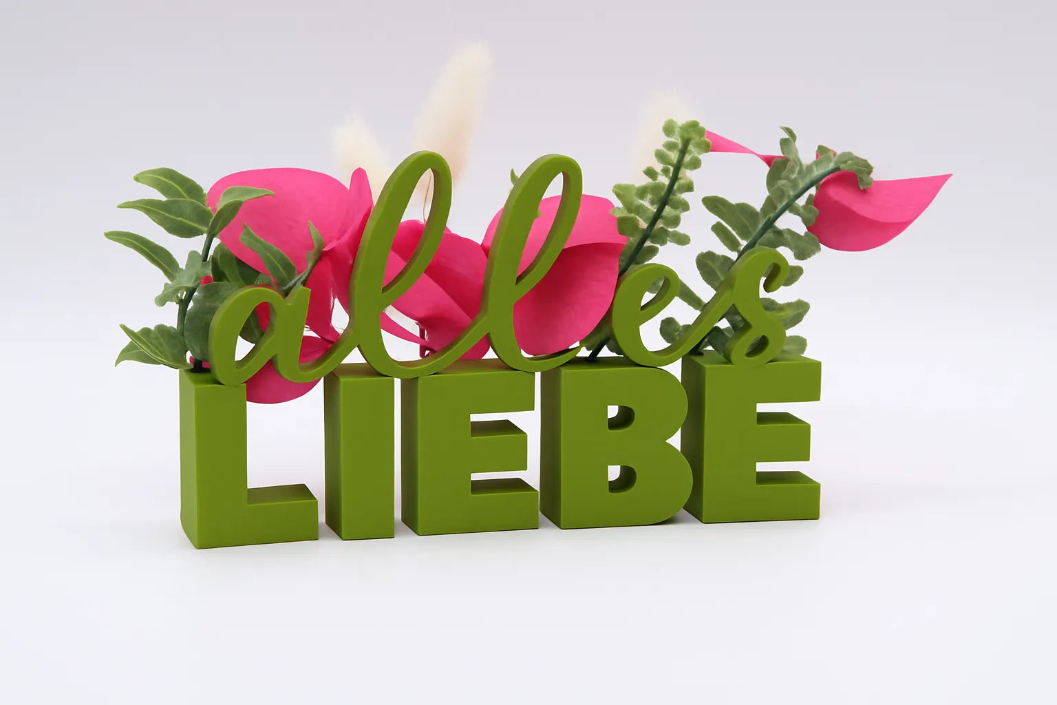 LiebeDeluxe® 3D-Aufsteller mit „Alles Liebe“-Schriftzug in Olivegrün, mit Öffnungen für Blumen oder Geldscheine
