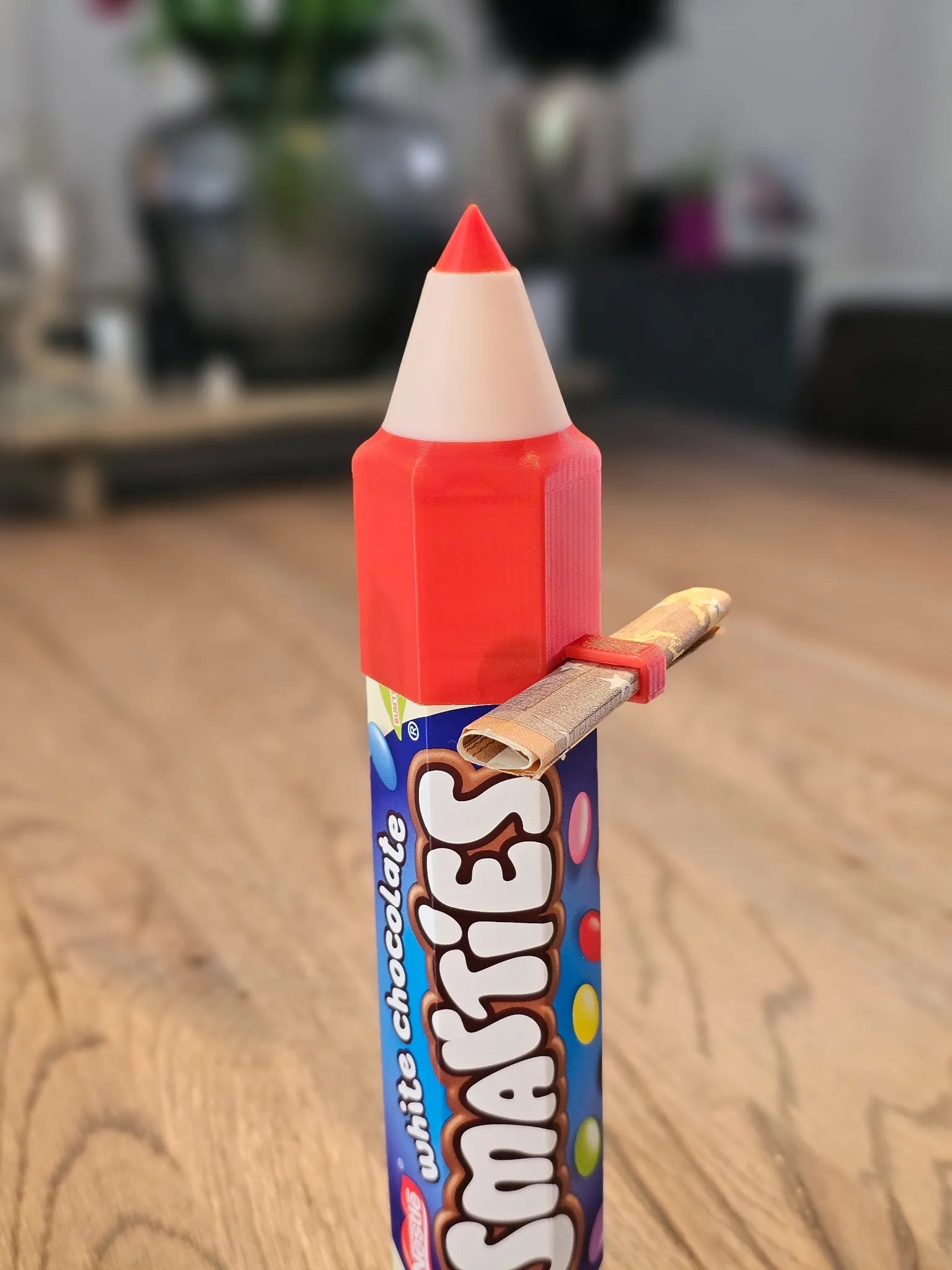 3D-gedruckter Raketen-Aufsatz in Rot für Smarties-Rollen mit Geldscheinhalter - Geschenk zur Einschulung