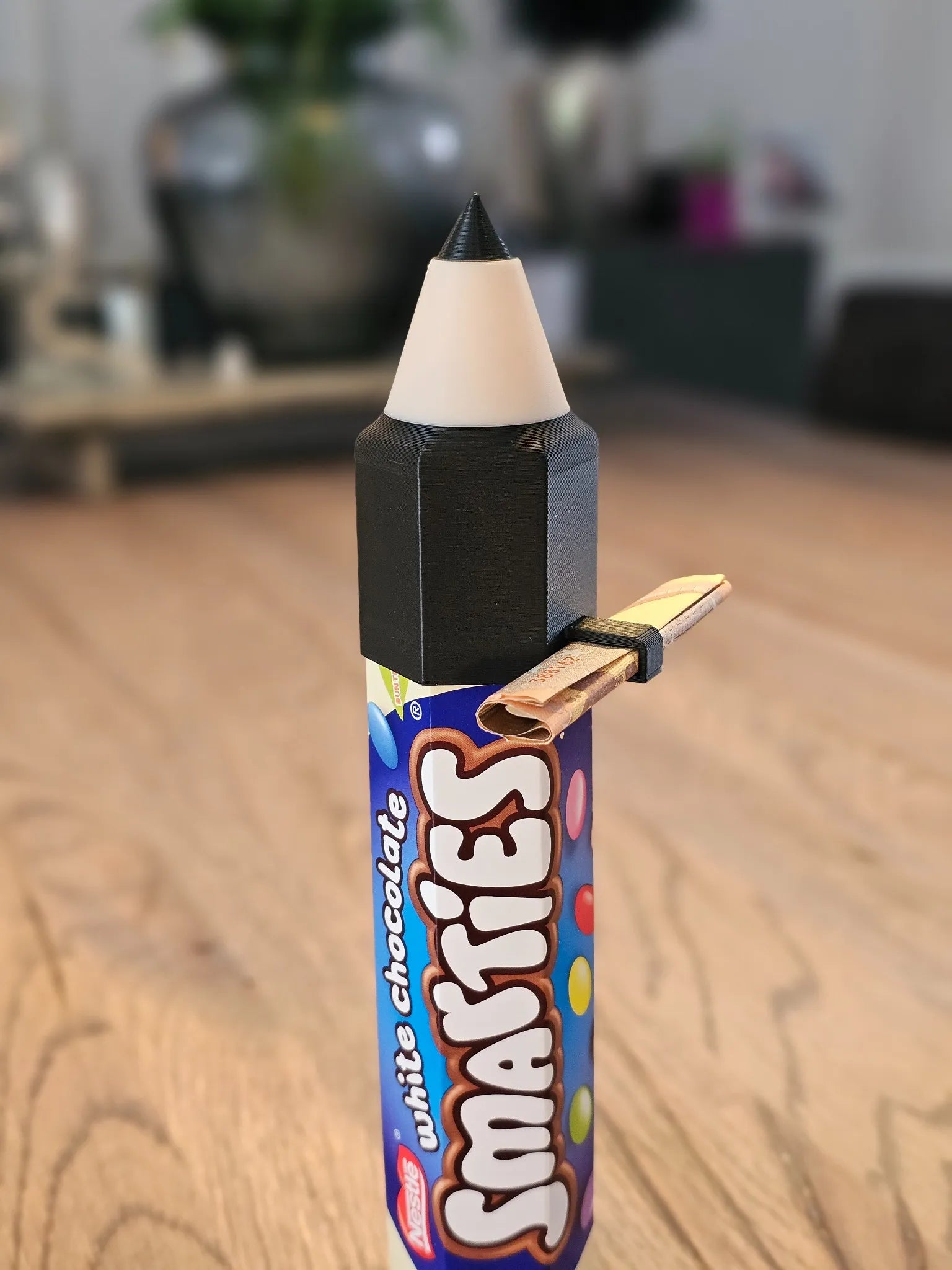 3D-gedruckter Raketen-Aufsatz in Schwarz für Smarties-Rollen mit Geldscheinhalter - Geschenk zur Einschulung