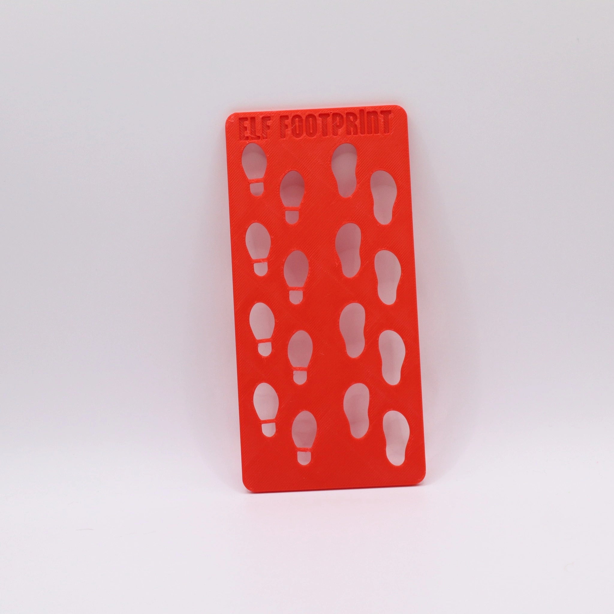3D-gedruckte Schablone ElfieStep mit kleinen Fußabdrücken für Elfen-Spuren – Weihnachtsdeko und Spaßartikel aus PLA, handgefertigt von Mudivo.