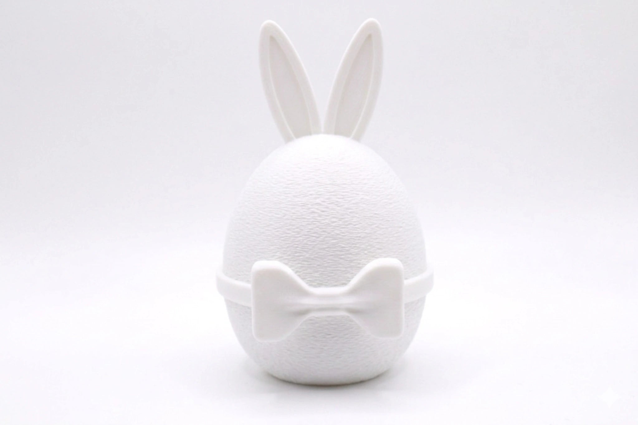 GentleEgg Design-Osterei mit Hasenohren und Fliege in Weiß – minimalistisches Osterdesign aus 3D-Druck von MUDIVO