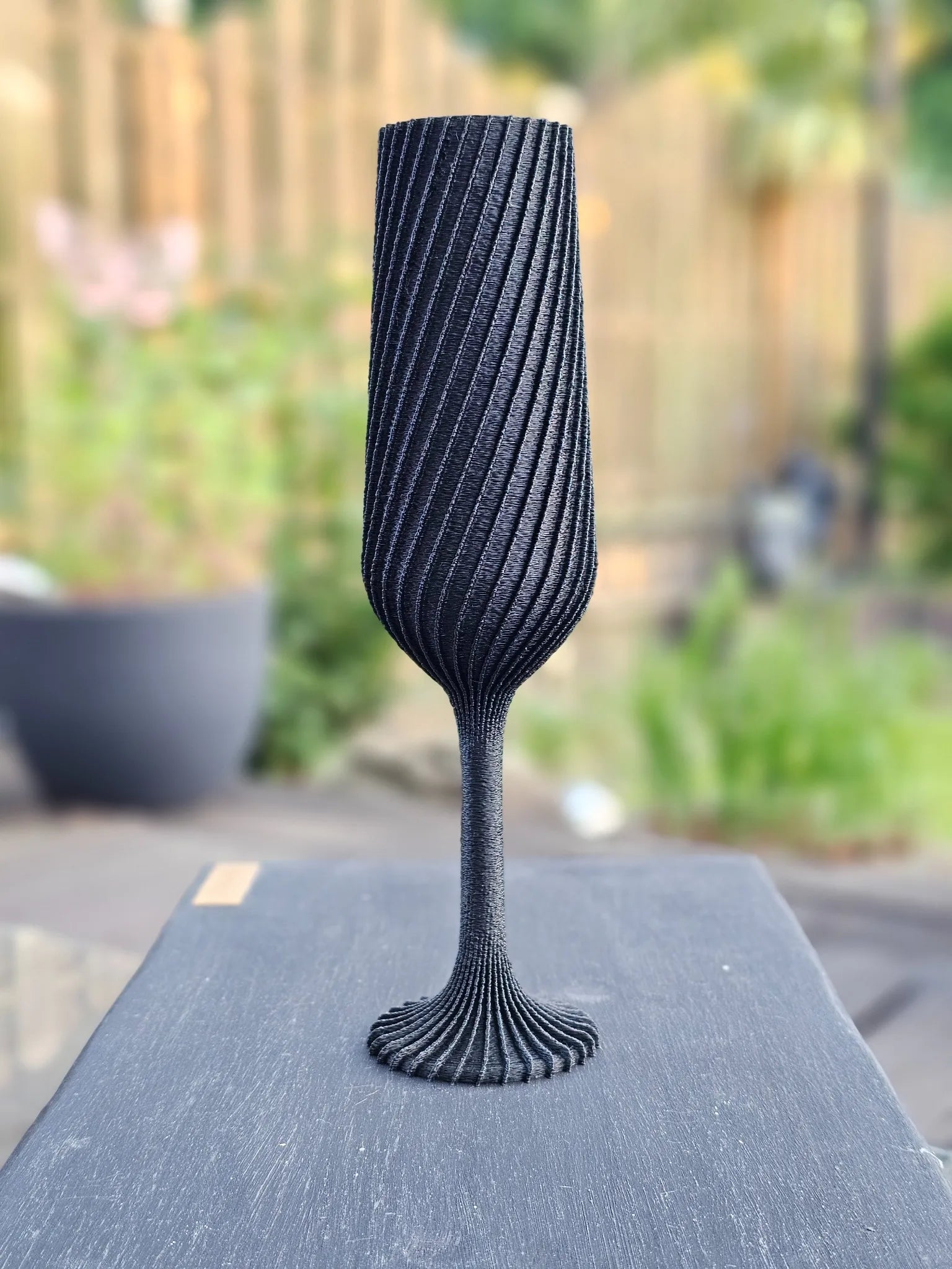 Glacéra groß – elegantes 3D- schwarz Champagnerglas als Dekoobjekt, ohne LED, ideal für moderne Tischdekoration oder festliche Anlässe.