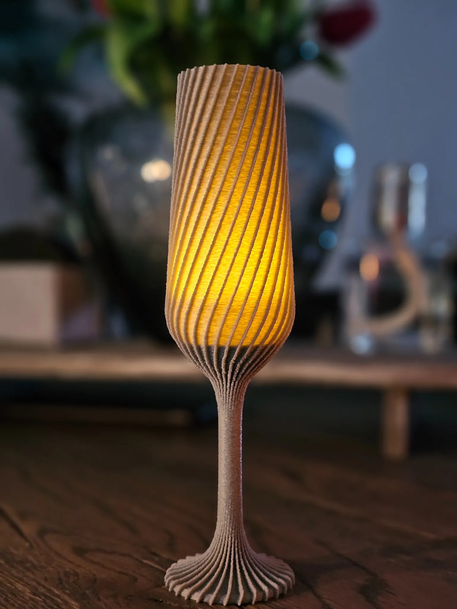 Glacéra groß – stilvolles graues Champagnerglas mit LED-Teelicht im Inneren. Dekorative 3D-Druck-Deko für romantische Abende, Hochzeiten oder festliche Tische.