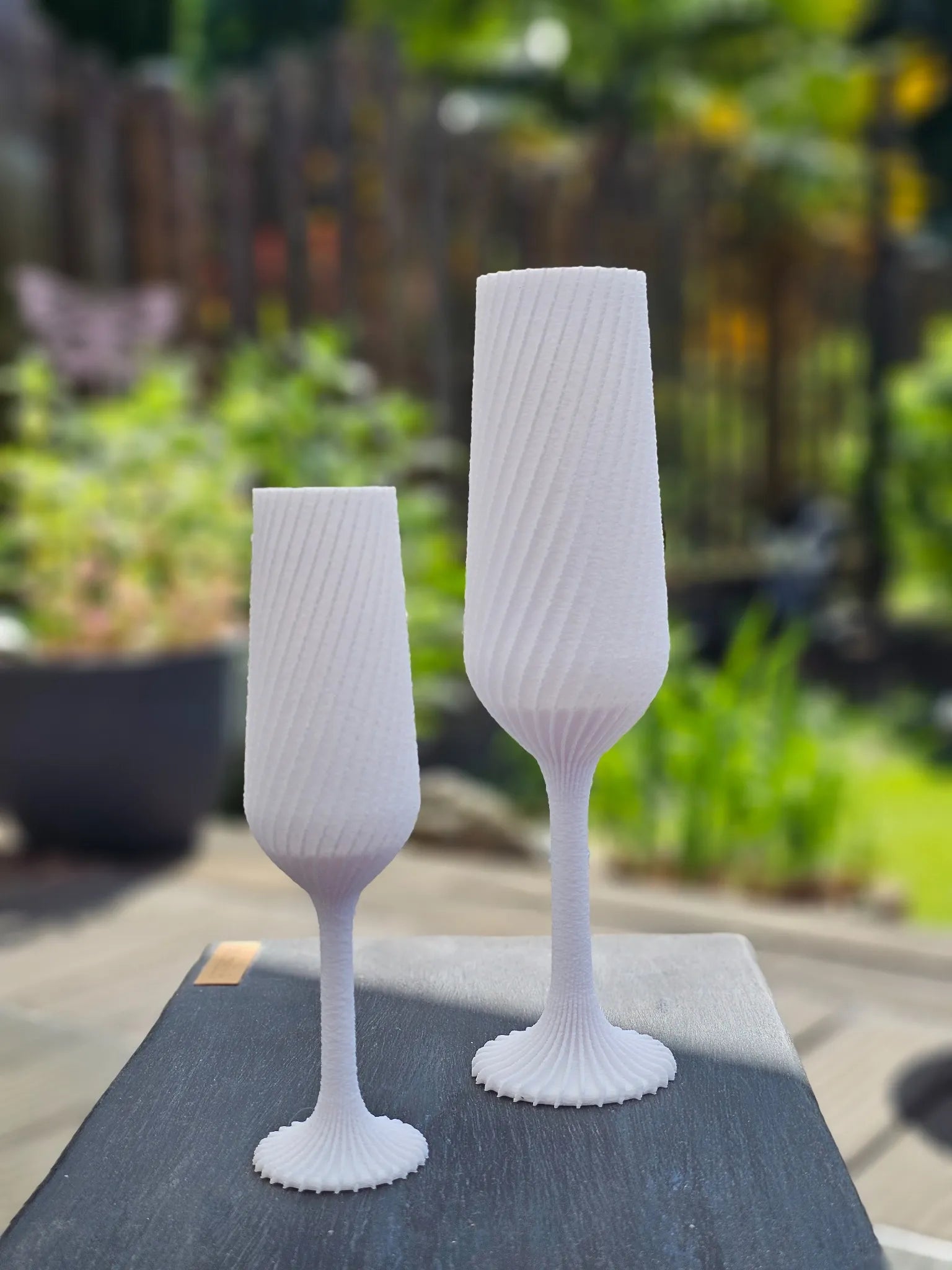 Weiß – Groß
Elegantes 3D-gedrucktes Champagnerglas in Weiß, große Variante, dekorativ und vielseitig
Weiß – Klein
Weißes Champagnerglas im Mini-Format, 3D-gedruckt, perfekt für Deko oder Hochzeitseschenke