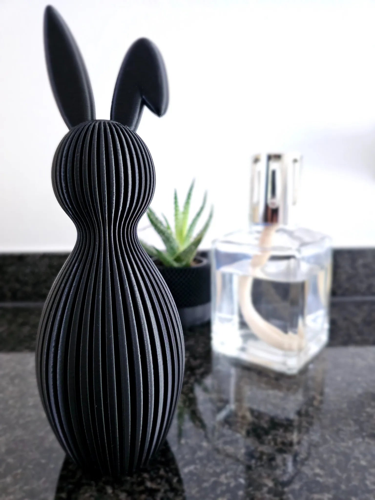 Loppi Lop Bunny – schwarzer Schlappohr-Hase im 3D-Druck, charmant & dekorativ.