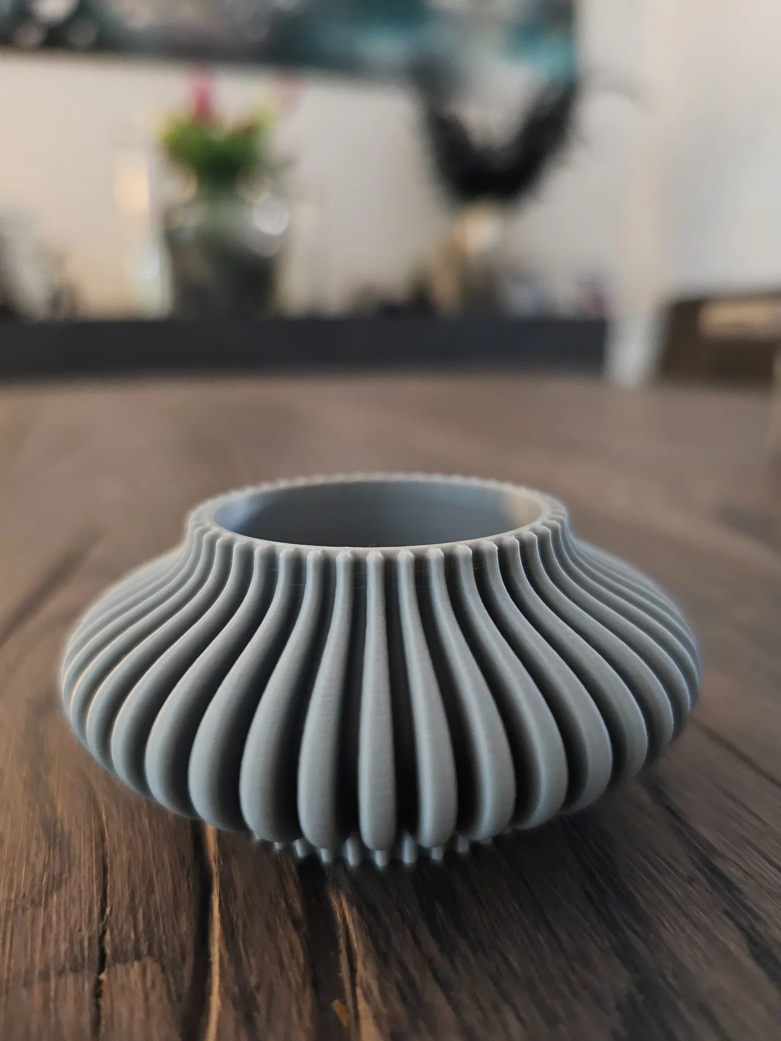 LUMORA Teelichthalter in Grau ohne LED – stilvolles 3D-Design mit sanfter Struktur und zeitloser Eleganz von MUDIVO