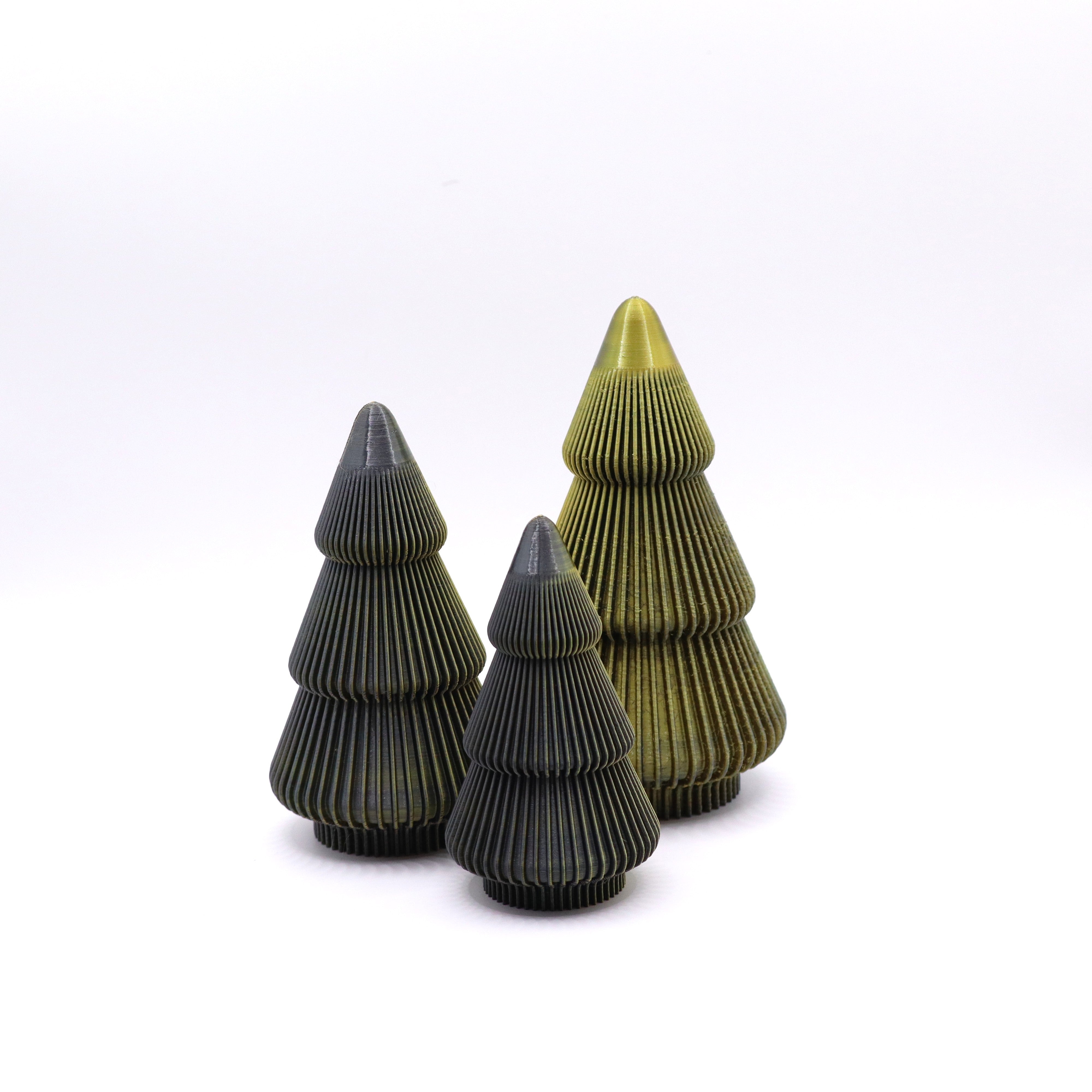 NordicTree in Schwarz-Gold – dreiteiliges Baum-Set mit edlem Farbverlauf, moderne Skandi-Weihnachtsdeko von Mudivo