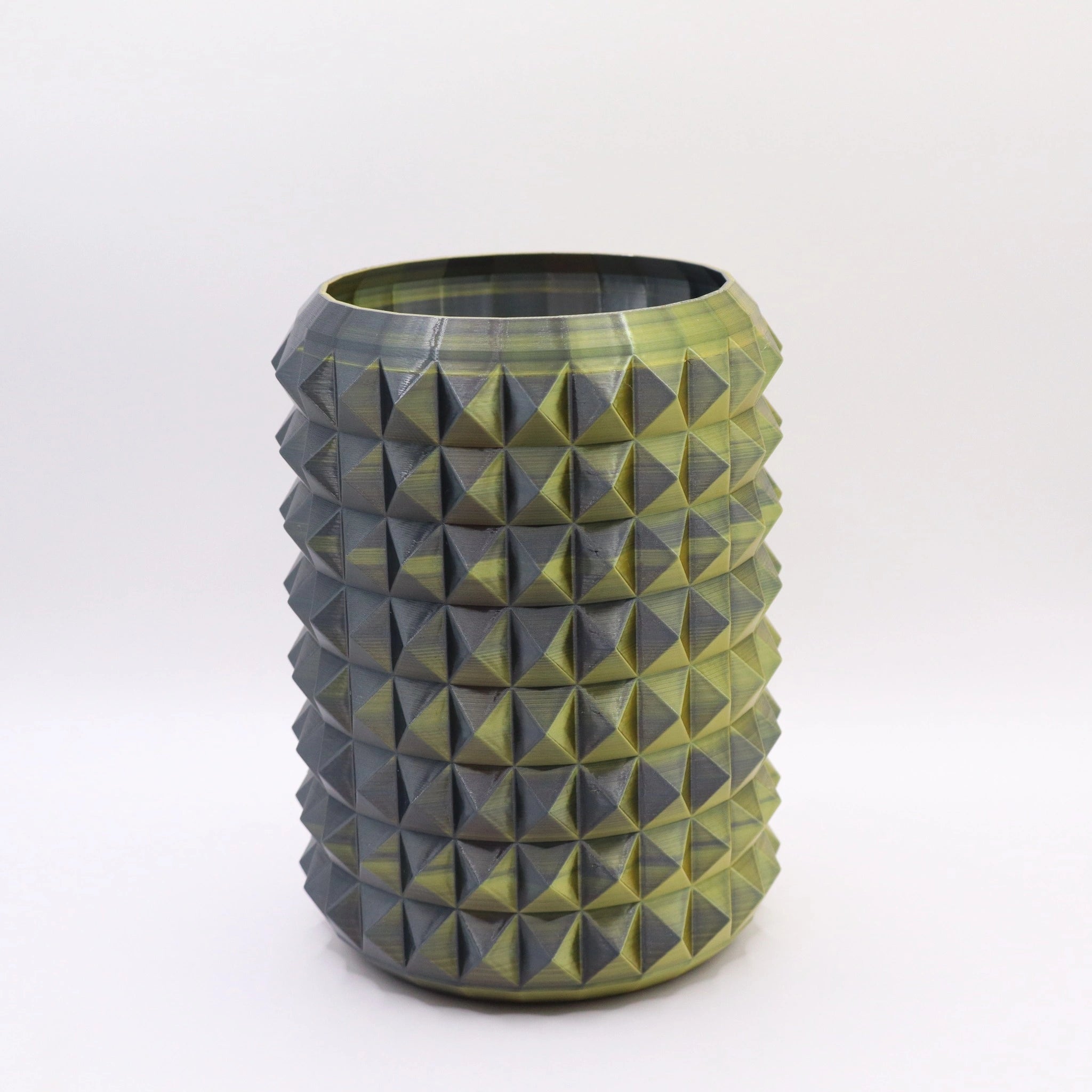 PrismaGlow Vase in Schwarz-Gold – luxuriöse 3D-gedruckte Designvase mit Ecken und Kanten