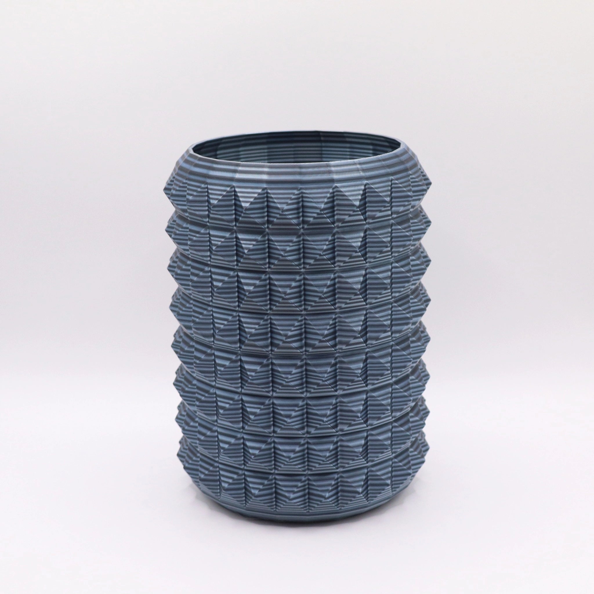 PrismaGlow Vase in Schwarz-Silber – elegante geometrische 3D-Vase für moderne Wohnräume
