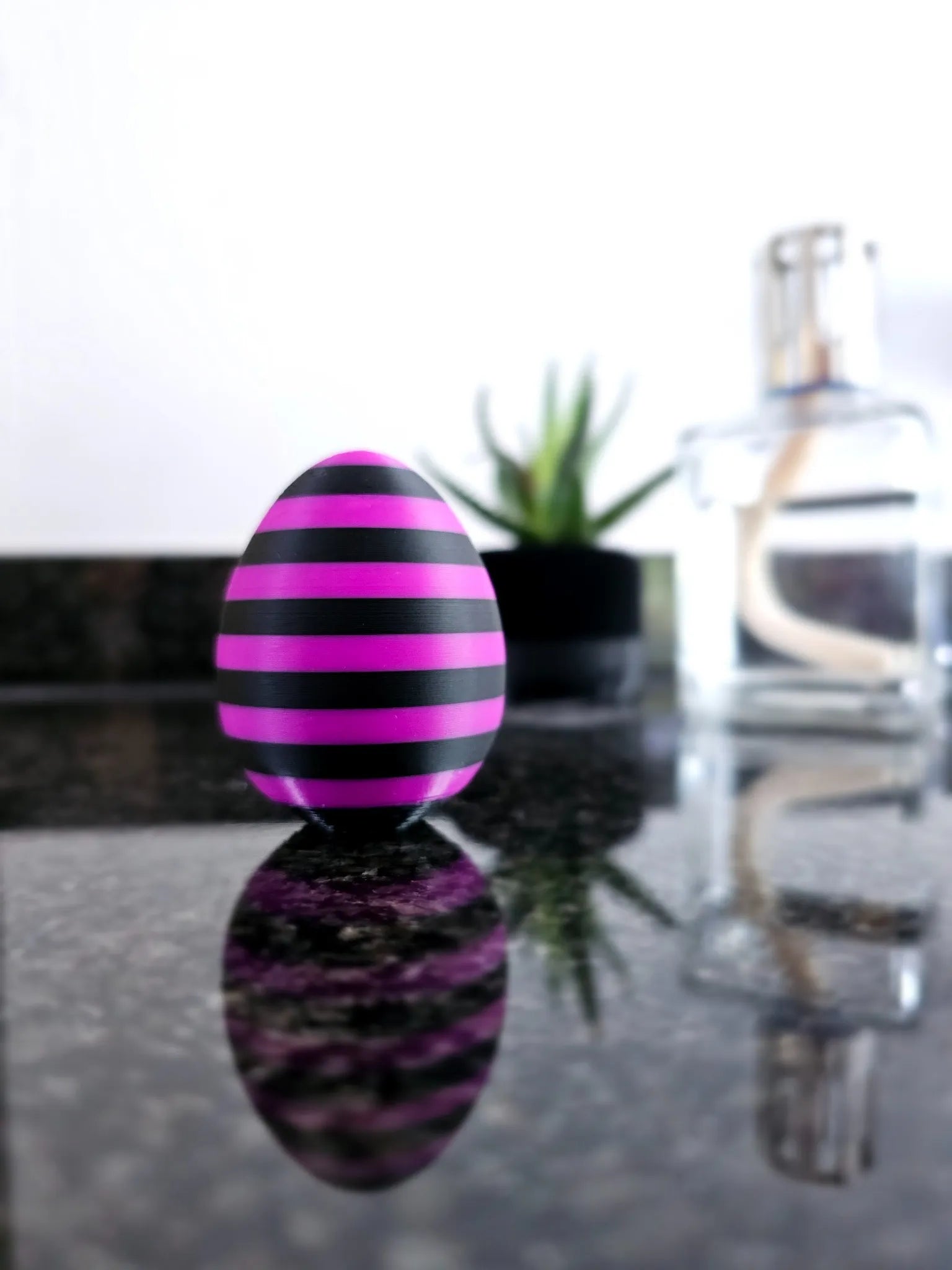 Vivid Egg – fuchsiafarbenes 3D-Dekoei mit kräftigem Farbton, ideal für Ostern & moderne Deko.