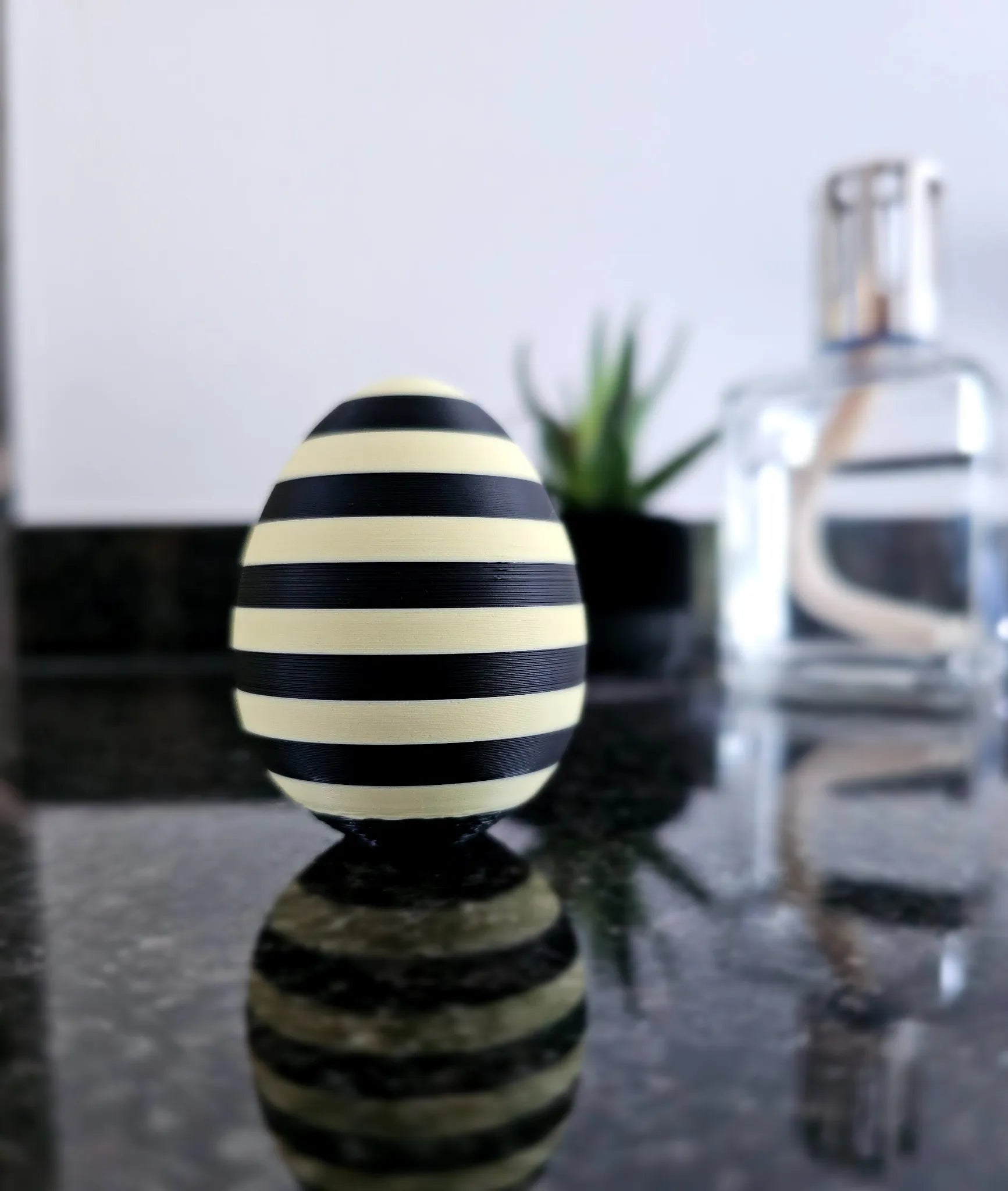Vivid Egg – gelbes Dekoei mit sonnigem Charakter, moderne Frühlingsdeko aus dem 3D-Drucker.