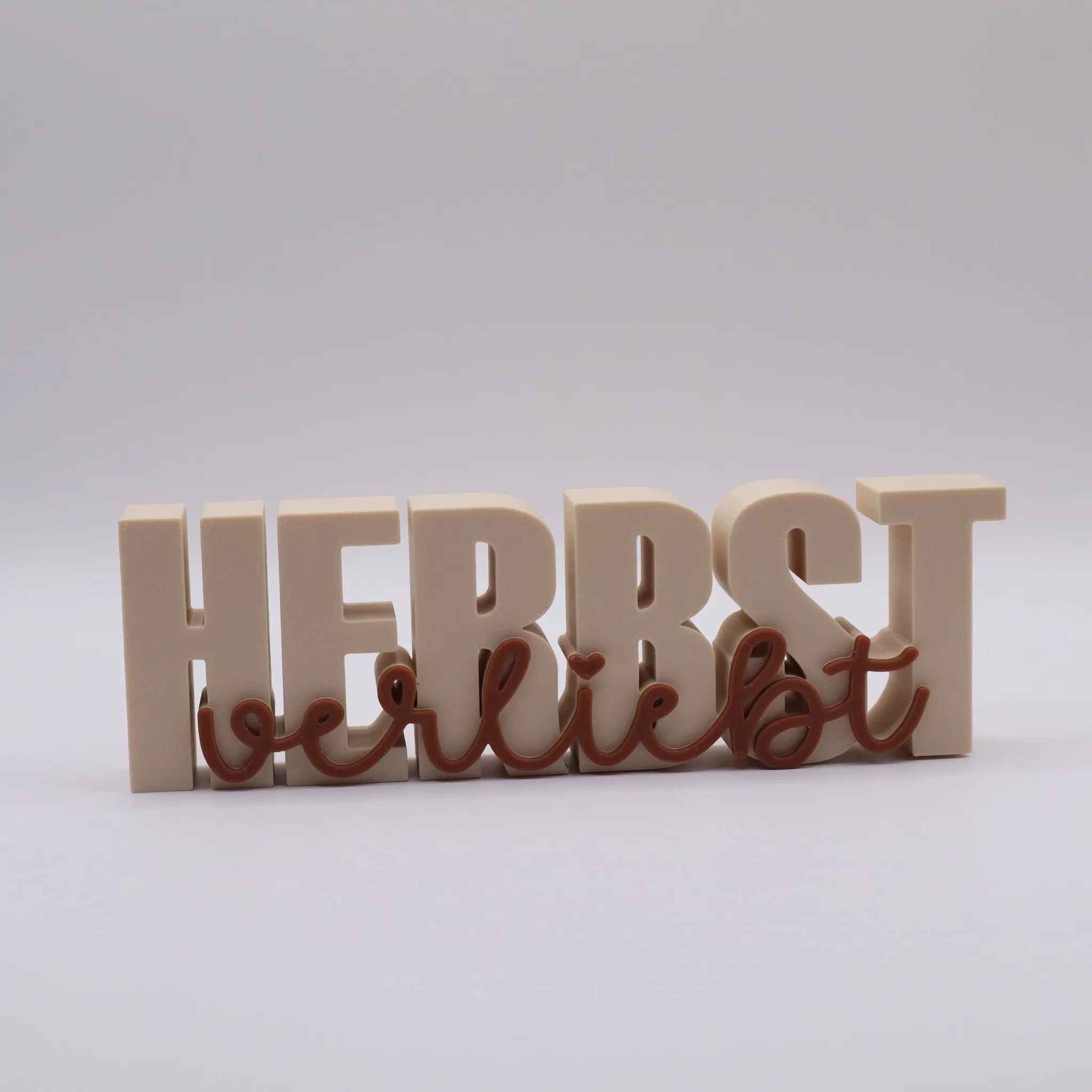 HERBSTverliebt Aufsteller – Herbstdeko 3D-Druck, Schrift HERBST in Beige, verliebt in Braun