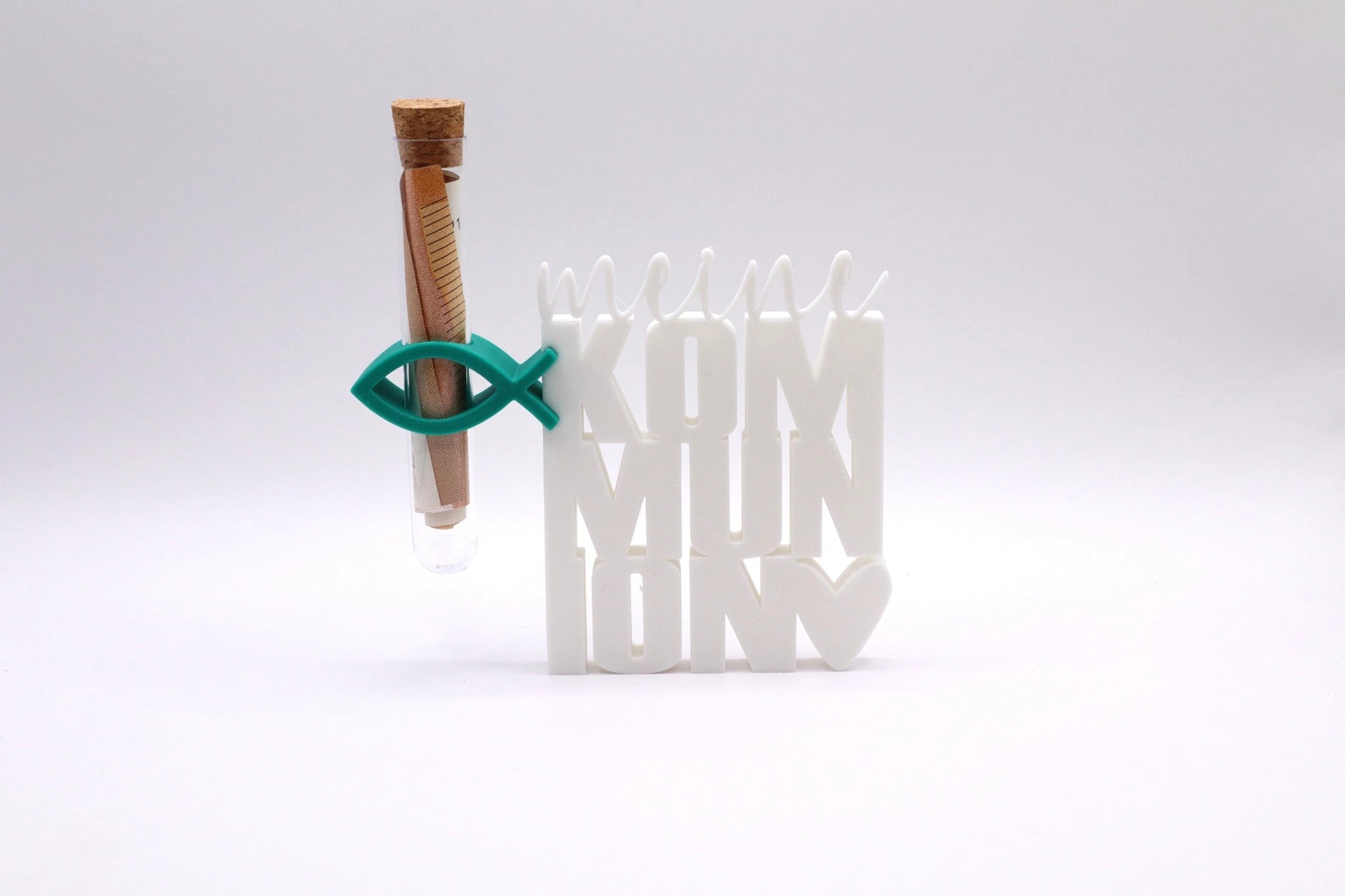 Moderner Kommunion Aufsteller „Meine Kommunion“ als MeinMoment mit Reagenzglas, Fisch-Halter und stilvollem Design zum Hinstellen