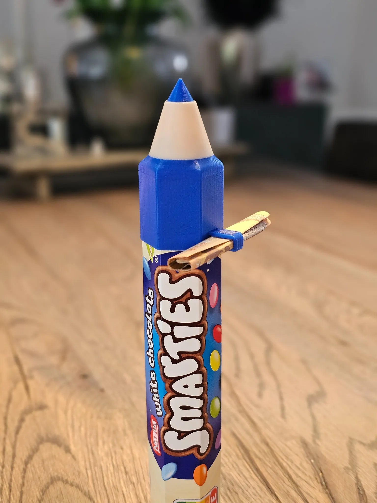3D-gedruckter Raketen-Aufsatz in Blau für Smarties-Rollen mit Geldscheinhalter - Geschenk zur Einschulung