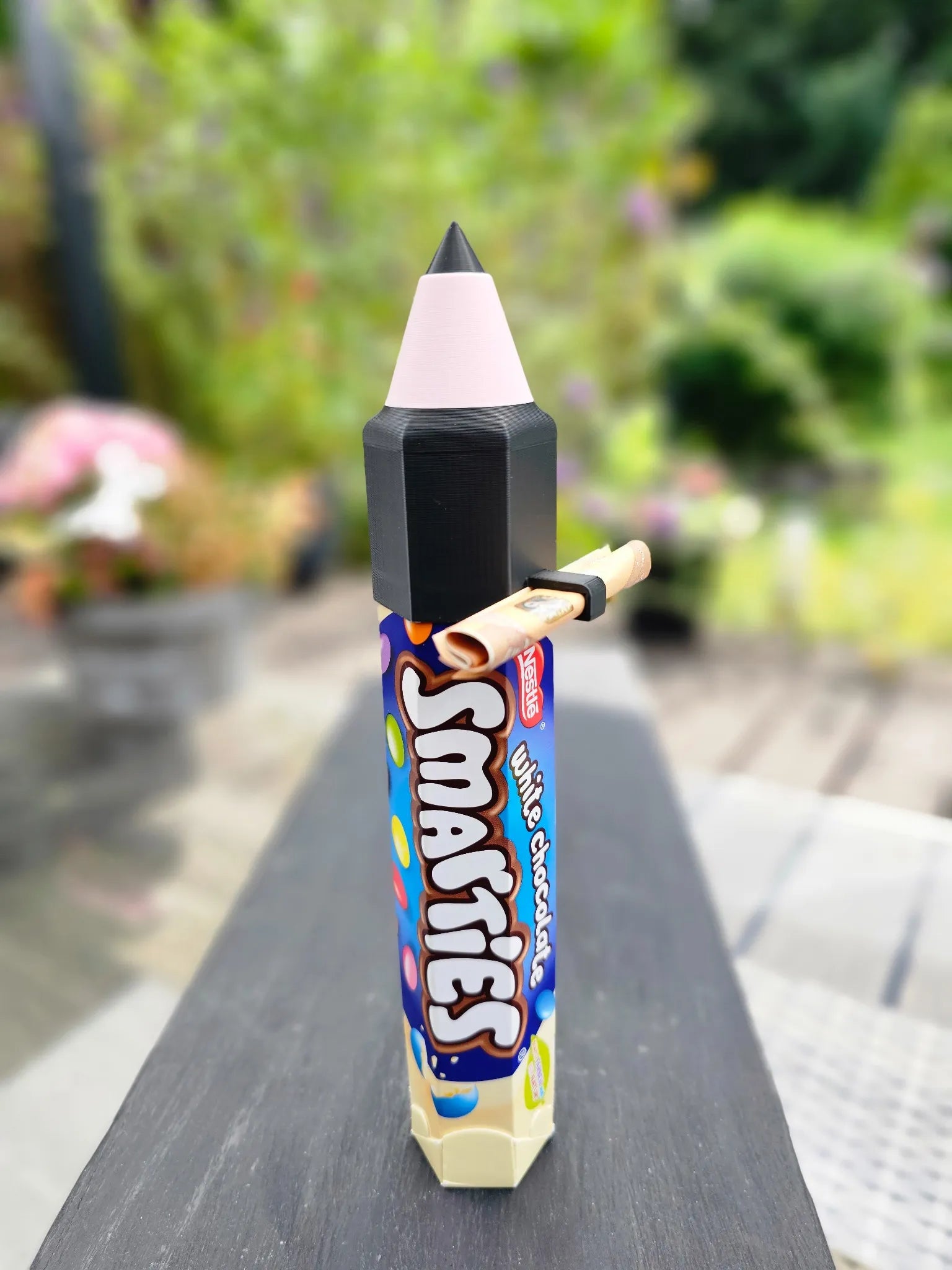 Smarties-Rolle mit SchulRakete in zartem Rosa – süßes Einschulungsgeschenk mit Pfiff