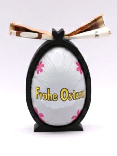 CashEgg in Schwarz als moderne Geldgeschenk Idee zu Ostern mit Schokoladen-Überraschungsei von MUDIVO