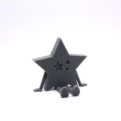 Chilluminati Sitzstern in Grau – stilvolle 3D-gedruckte Weihnachtsdeko mit Beinen und Sternausschnitt. Minimalistisch, charmant und voller Mudivo-Magie. ✨