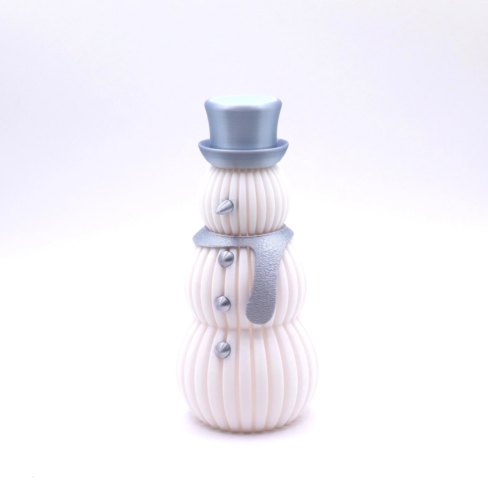 FrostyGlow Schneemann in Weiß mit silbernem Hut und Schal – stilvolle Winterdeko aus 3D-Druck
