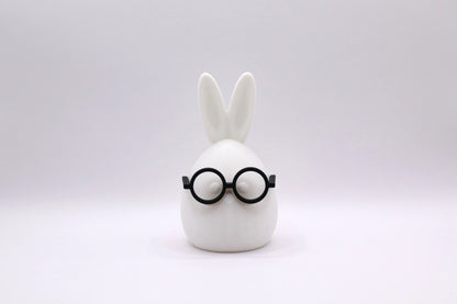 Heini Bunny-Ei mit schwarzer Brille als minimalistische Osterfigur aus dem 3D-Druck von MUDIVO