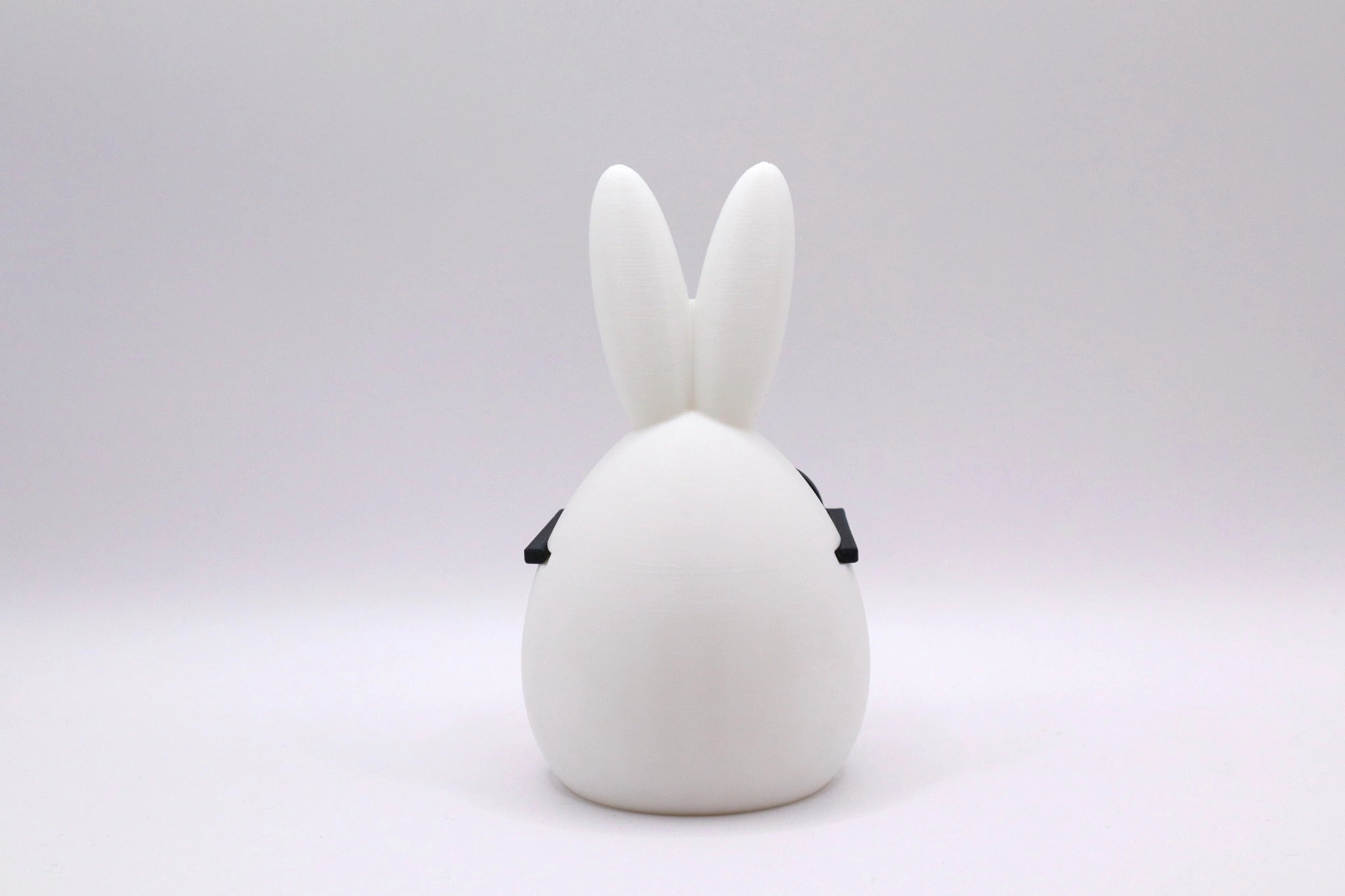 Rückseite der Heini Bunny-Ei Figur als minimalistische Osterdeko aus dem 3D-Druck von MUDIVO