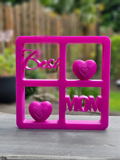 Herzensfenster Best MOM – auffällige Fuchsia-Deko mit Herz, Geschenk für starke Mütter.
