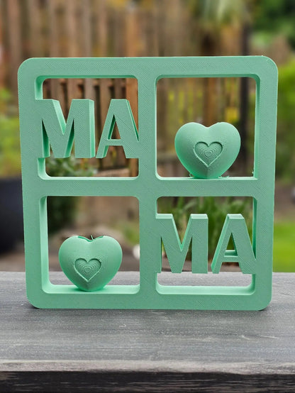 	Herzensfenster MAMA – mintfarbene 3D-Deko mit Herzöffnung und MAMA-Statement, modern & emotional.