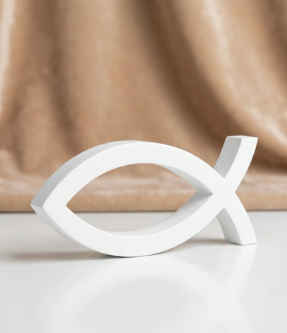 Minimalistischer weißer Ichthys Fisch als modernes christliches Symbol zur Dekoration oder als Geschenk zur Kommunion