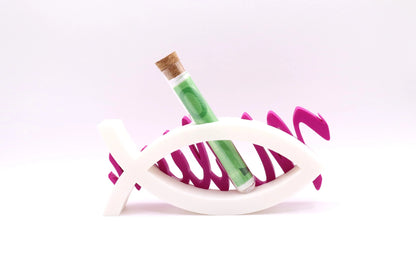 Rückansicht eines personalisierten Ichthys Fischs mit Namen Malien in fuchsia und integriertem Reagenzglas für Geldgeschenk zur Kommunion oder Konfirmation