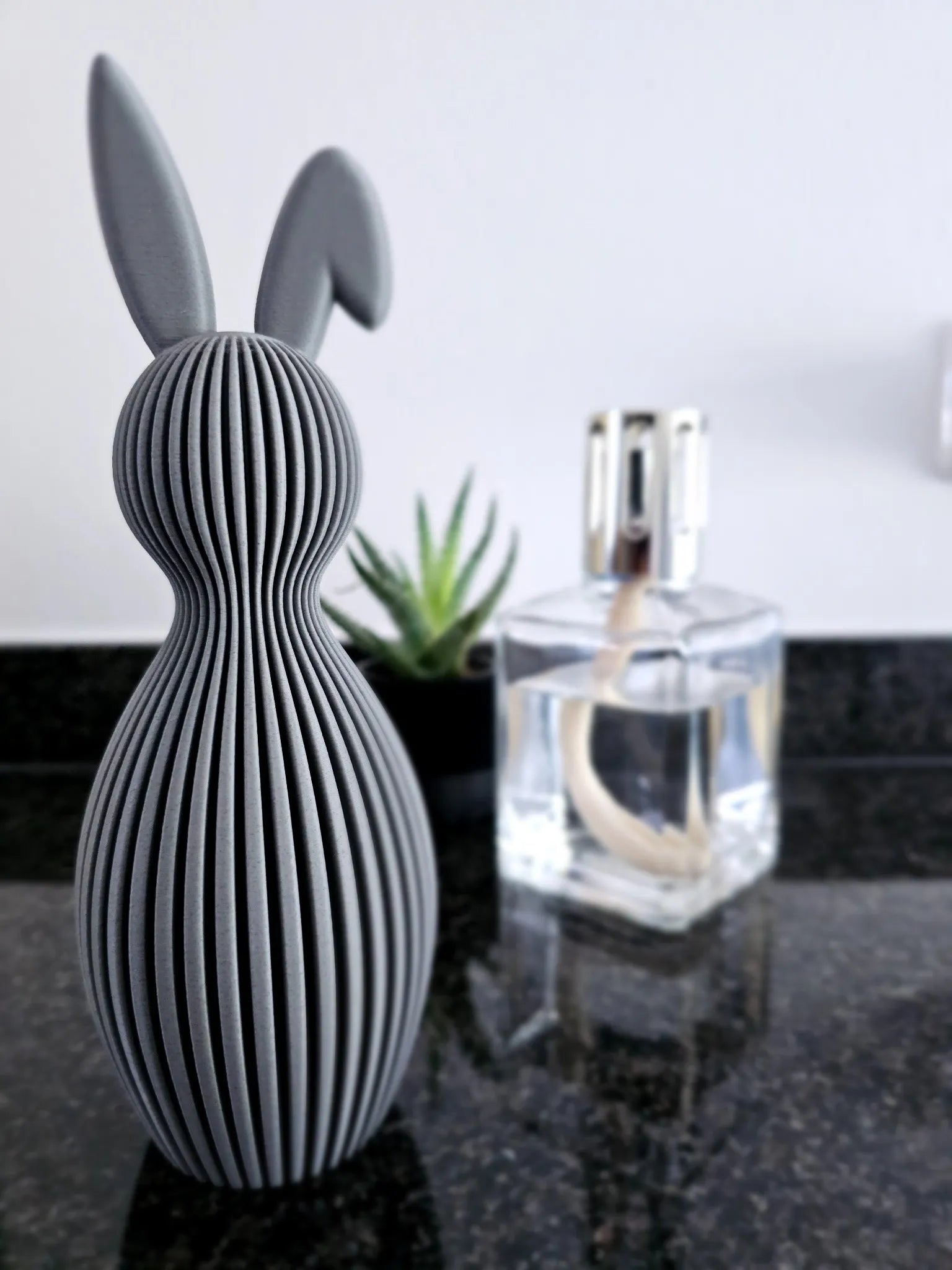 Loppi Lop Bunny – grauer Schlappohr-Hase im 3D-Druck, charmant & dekorativ.