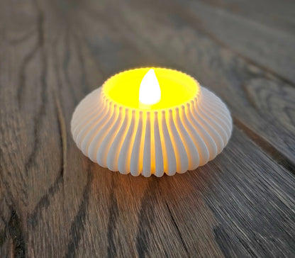 LUMORA Teelichthalter in Weiß mit LED-Teelicht – sanft leuchtendes Deko-Highlight für gemütliche Momente von MUDIVO