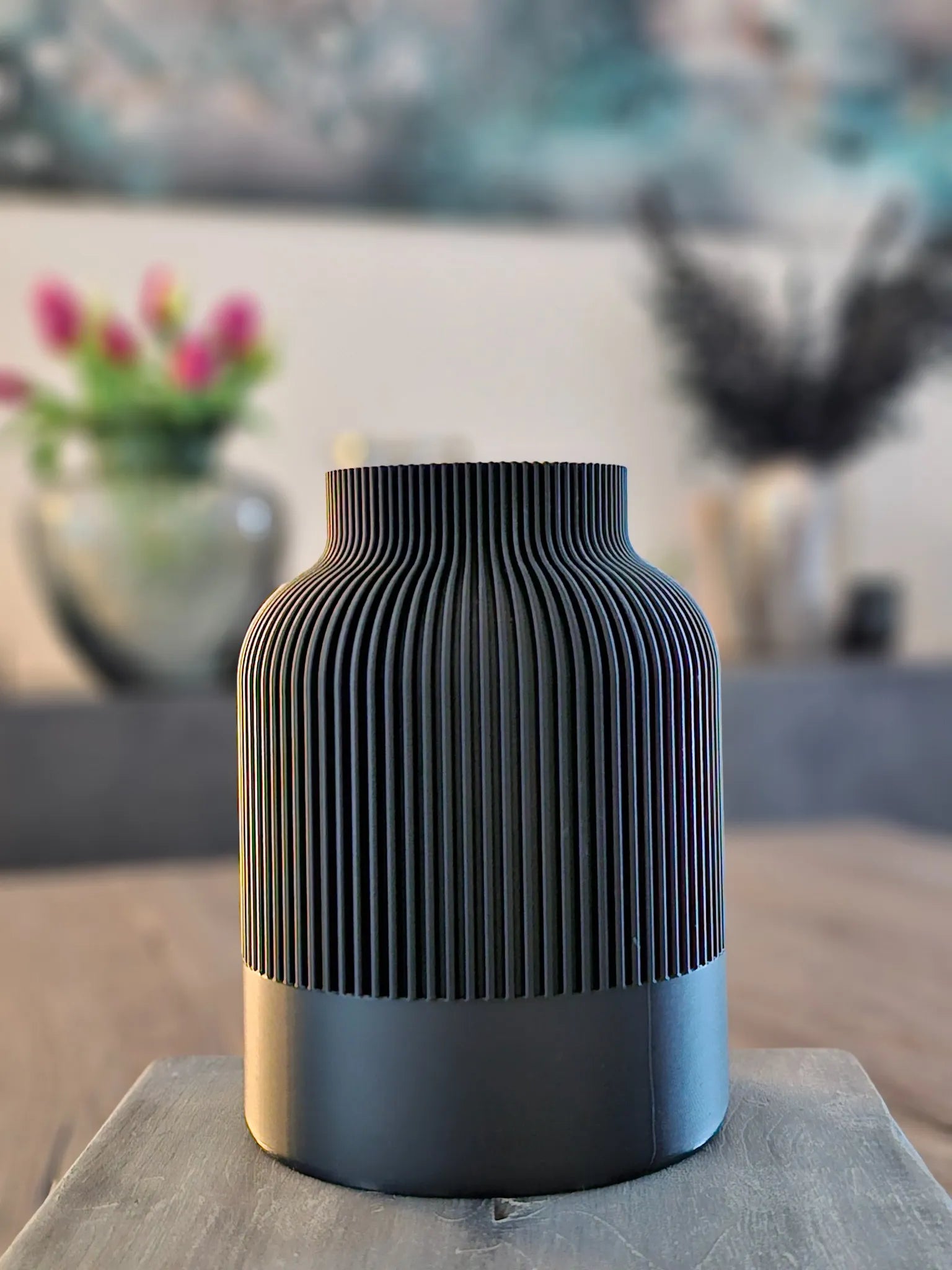 NORDUKI Vase in Schwarz Größe M – stilvolle, tiefschwarze Japandi-Vase mit klarer Linienführung und hochwertigem MUDIVO-Finish.