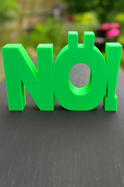 3D-Aufsteller NÖ! in frischem Grün – stylisches Statement mit Humor