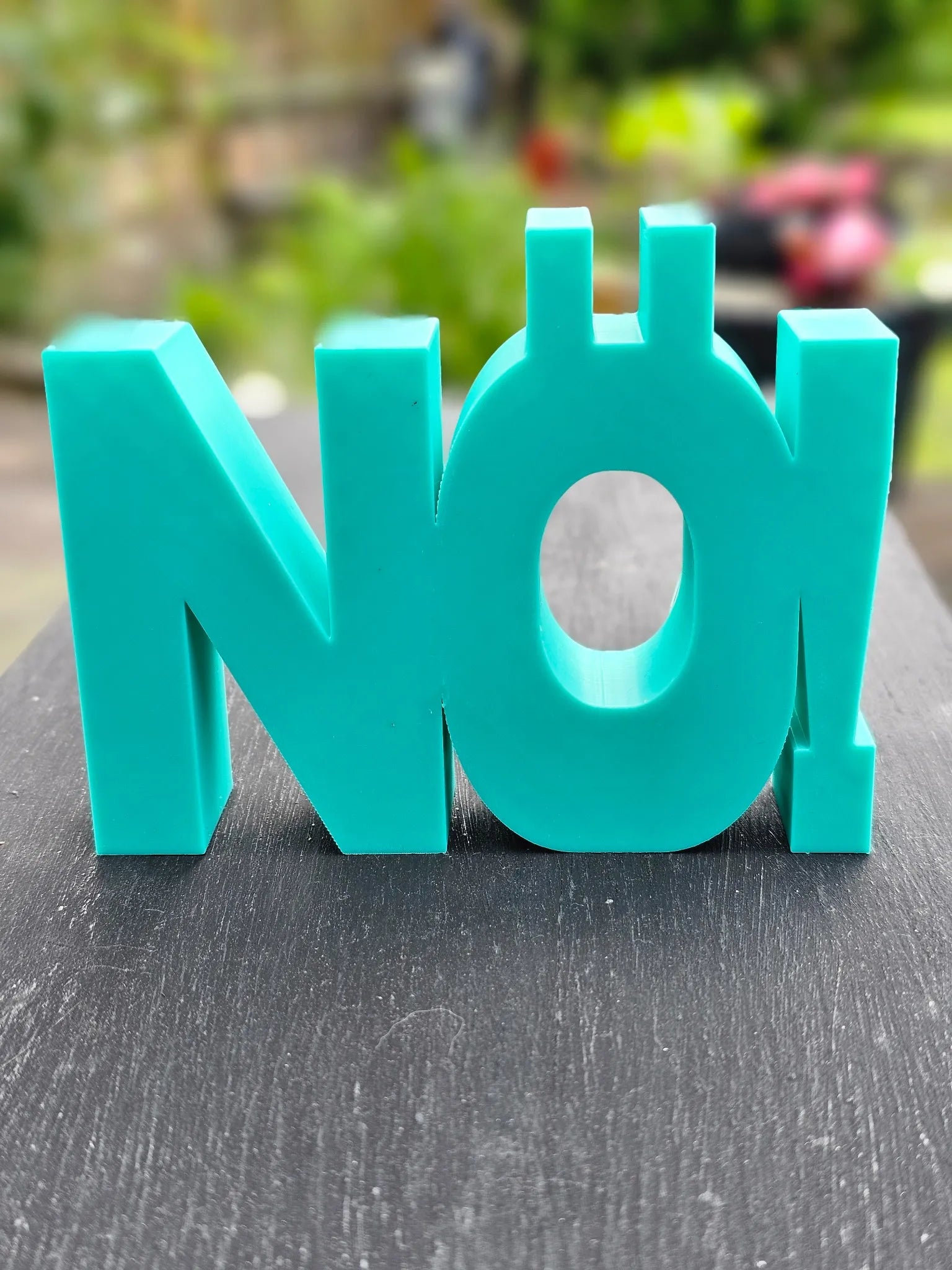 3D-Aufsteller NÖ! in sanftem Mint – stylisches Statement mit Humor