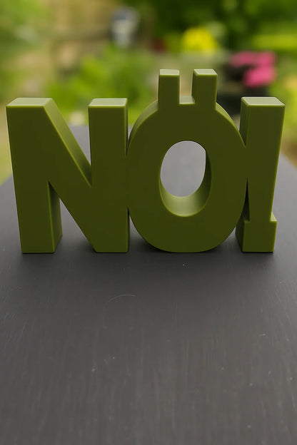 3D-Aufsteller NÖ! in Olivgrün  – stylisches Statement mit Humor