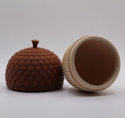 OakSecret Geheimfach – Eichel-Box mit abgenommenem braunen Deckel und beigem Unterteil