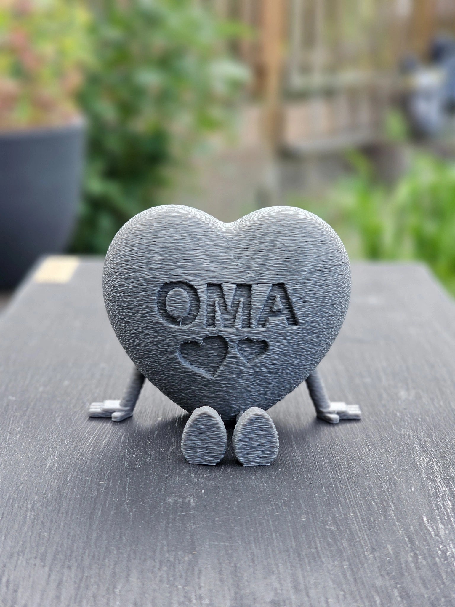 OMA Royal Herz –grau- elegantes 3D-Dekoherz mit Krone, ideal als Geschenk zum Muttertag oder Geburtstag für die liebevollste Oma der Welt.
