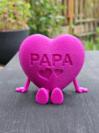 Papa mit Herz - fuchsia – dekorativer 3D-Schriftzug mit Herz, ideales Geschenk für Papa zum Vatertag, Geburtstag oder als persönliche Tischdeko.