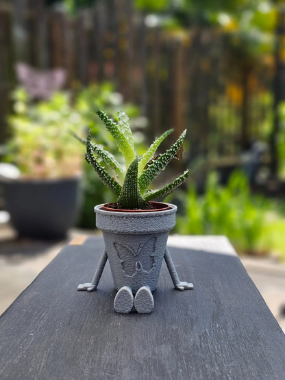 Papilio Pot in grau – dekorativer Pflanztopf mit zartem Schmetterlings-Design, 3D-gedruckt aus PLA, ideal für Innenräume & stilvolle Pflanzenpräsentation.