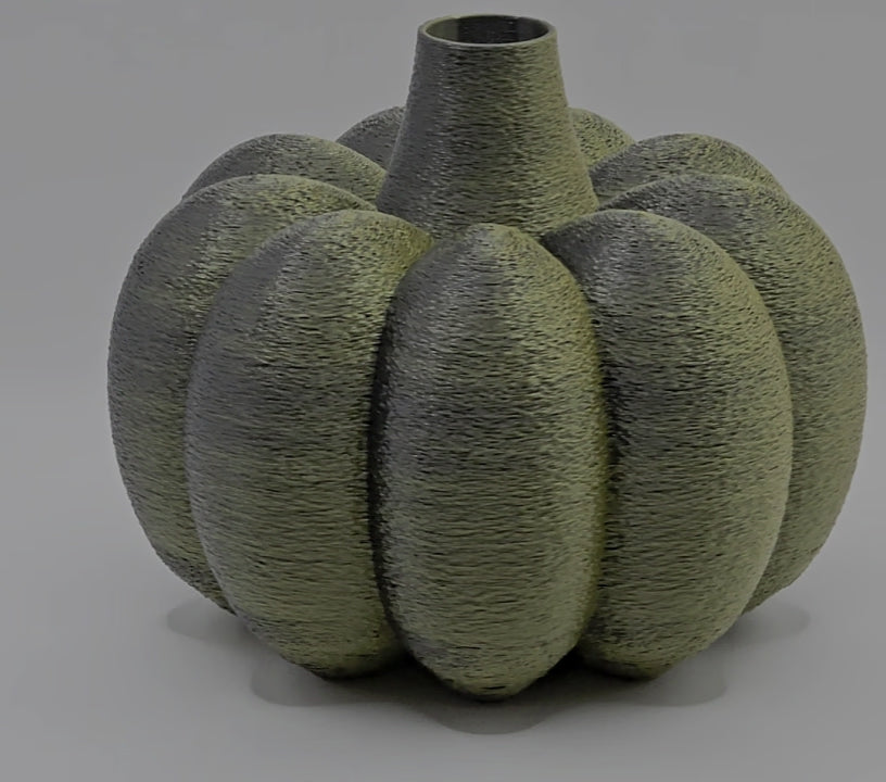 3D-gedruckte Kürbis-Vase in Gold mit schwarzem Farbverlauf, stilvolles Produktvideo