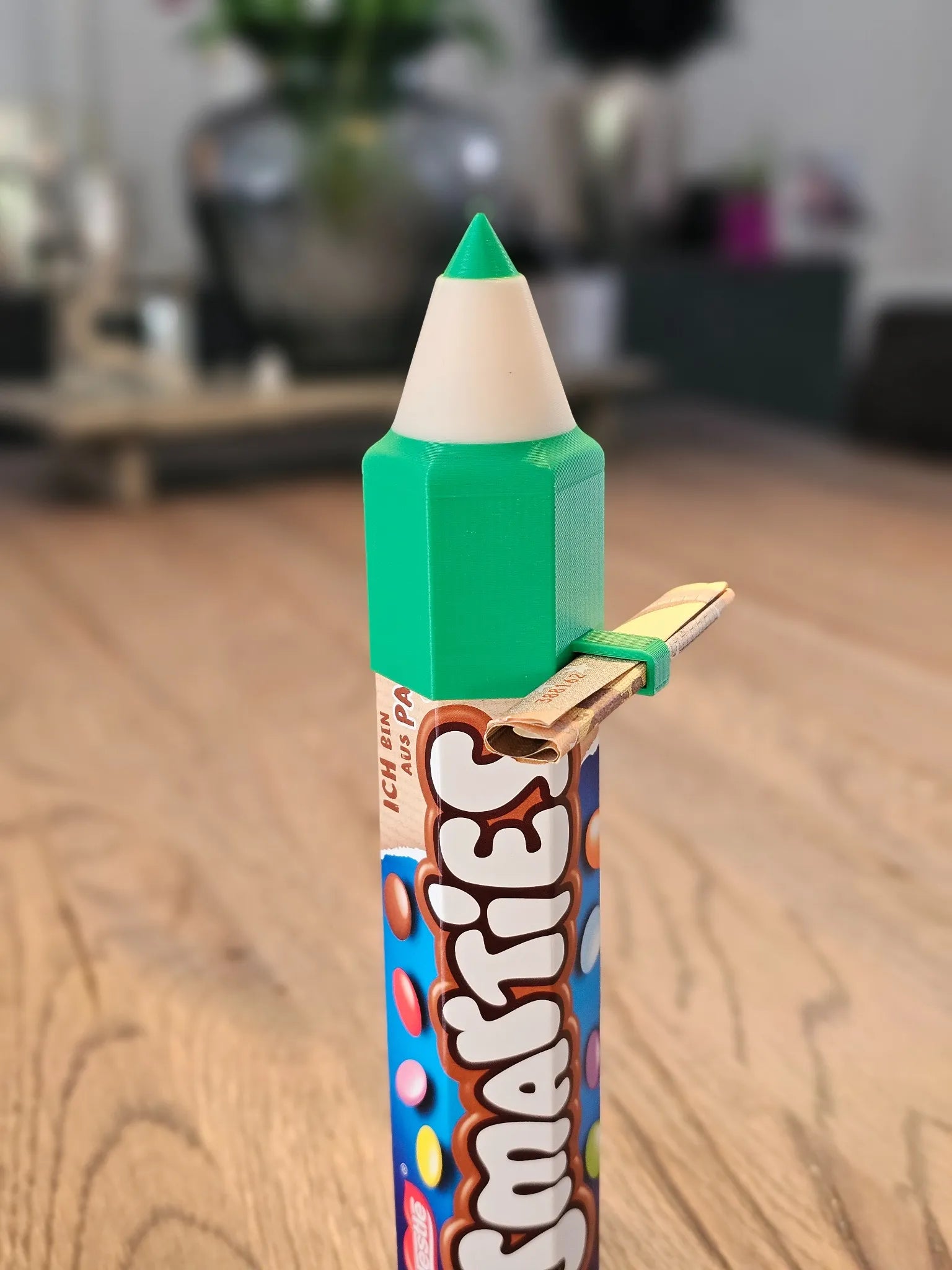 3D-gedruckter Raketen-Aufsatz in Grün für Smarties-Rollen mit Geldscheinhalter - Geschenk zur Einschulung