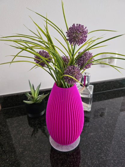 Sereno Vase – auffällige Fuchsia-Vase mit Designlinie, Hingucker für kreative Deko.