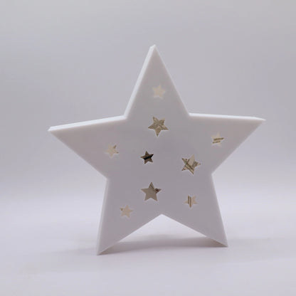 SilentStar Deko Stern aus 3D Druck in Cremeweiß – Vorderansicht mit Sternenmotiv