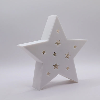 SilentStar Weihnachtsstern in Weiß – schräge Ansicht mit Sternenöffnungen