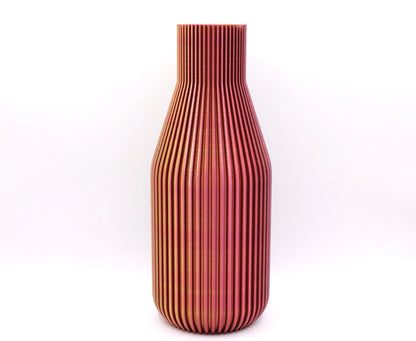 Moderne MUDIVO Vase im Tricolor-Verlauf Schwarz-Rot-Gold – elegantes 3D-Design mit vertikalen Rillen und glatter Form. Perfekt als stilvolles Deko-Highlight