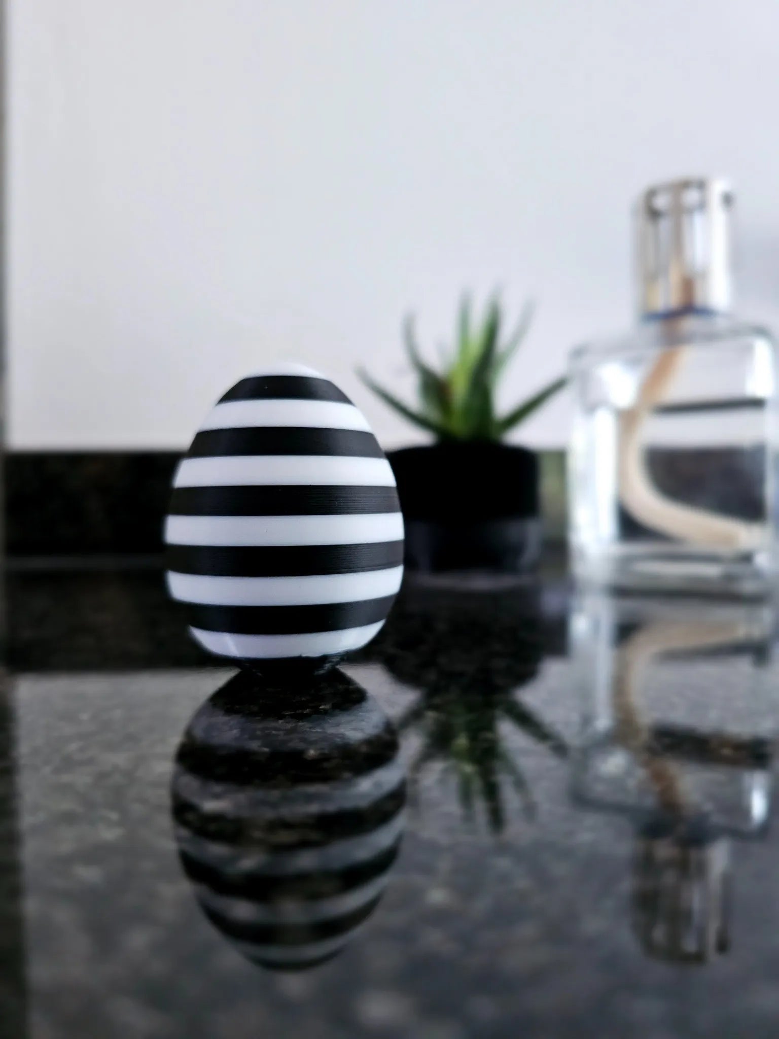 Vivid Egg – schlichtes, weißes 3D-Deko-Ei, minimalistisch & stilvoll für jede Jahreszeit.