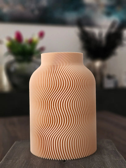 WaveGlow Vase – beiger 3D-Druck mit fließender Form, wasserfest & dezent elegant.